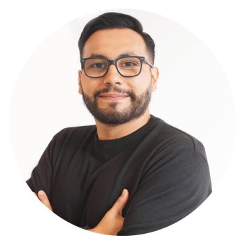 Psicólogo profesional que da terapias en línea o presencial con lentes Ivan Razo